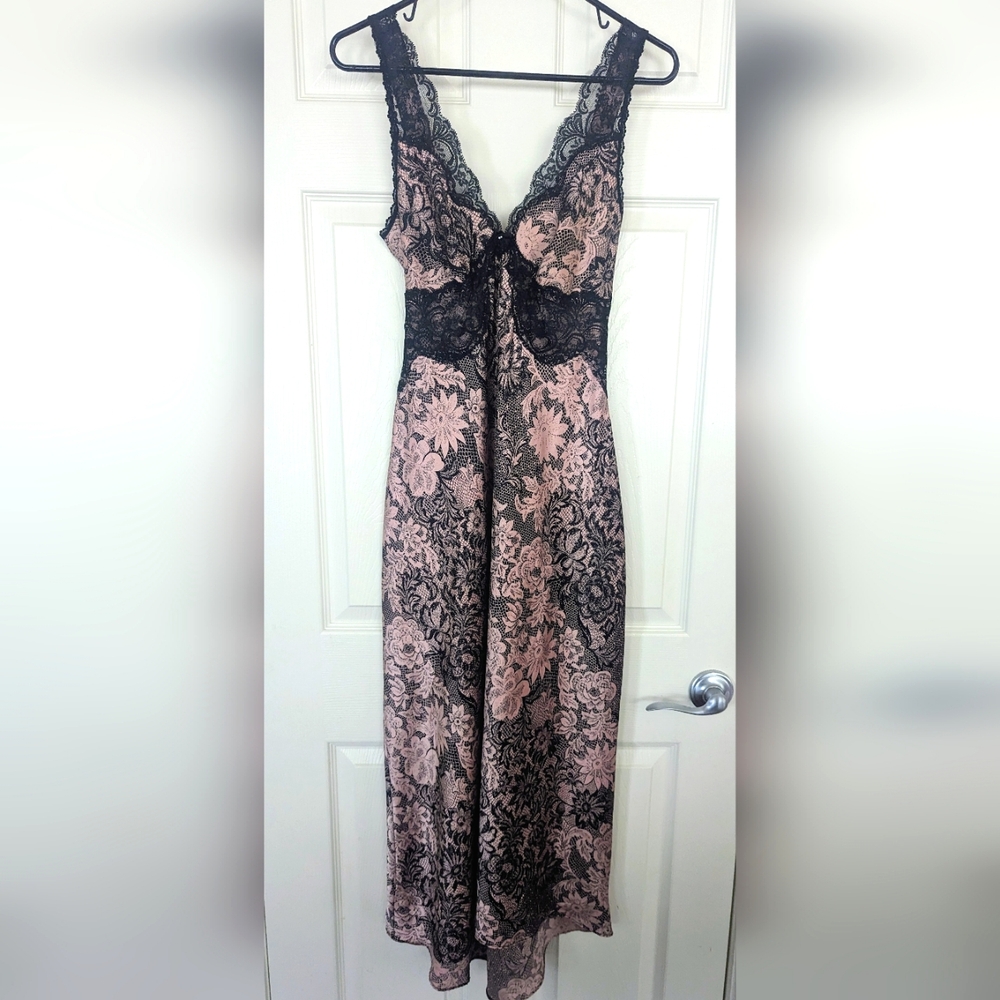 Gilligan & O'Malley Sleepwear Nightie Nightgown Slip Pink Silky W/Black Lace Sm